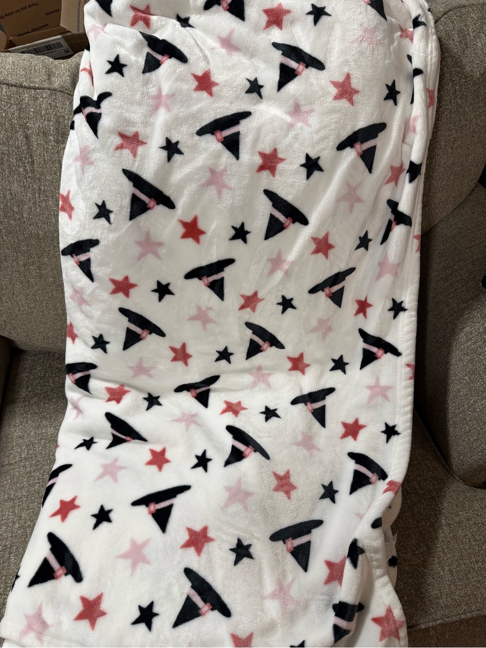 T.J.Maxx Plush Star & Hat Full/Queen Blanket